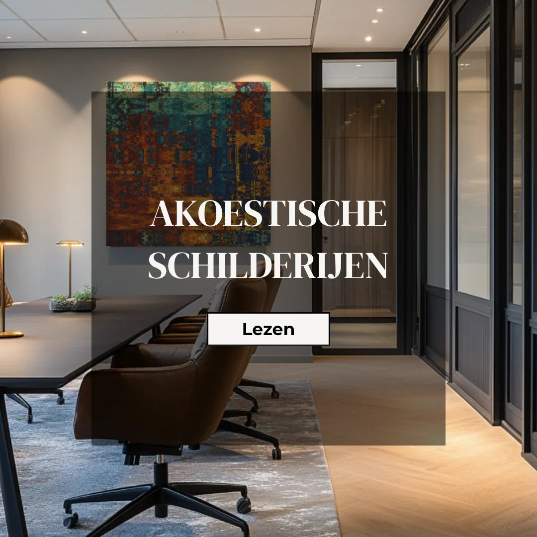 Moderne vergaderruimte met akoestische schilderij in warme kleuren en comfortabele stoelen