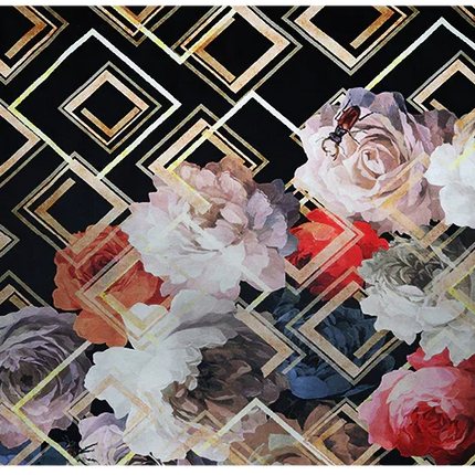 Abstract interieurdecoratie met kleurrijke bloemen en gouden geometrische lijnen op zwarte achtergrond