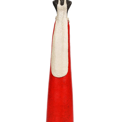 moderne abstracte vrouwenbeeldje met zwart haar, lange rode jurk en wit schort