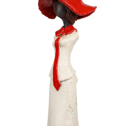 Decoratief beeld van vrouw met rode hoed en witte jurk met rode accenten, vintage stijl