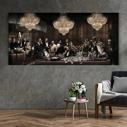Muurdecoratie met schilderij van casino scène en elegante mensen onder grote kroonluchters