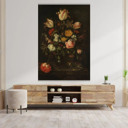 Moderne houten tv-meubel met klassieke bloemen schilderij en minimalistische decoratie in lichte woonkamer