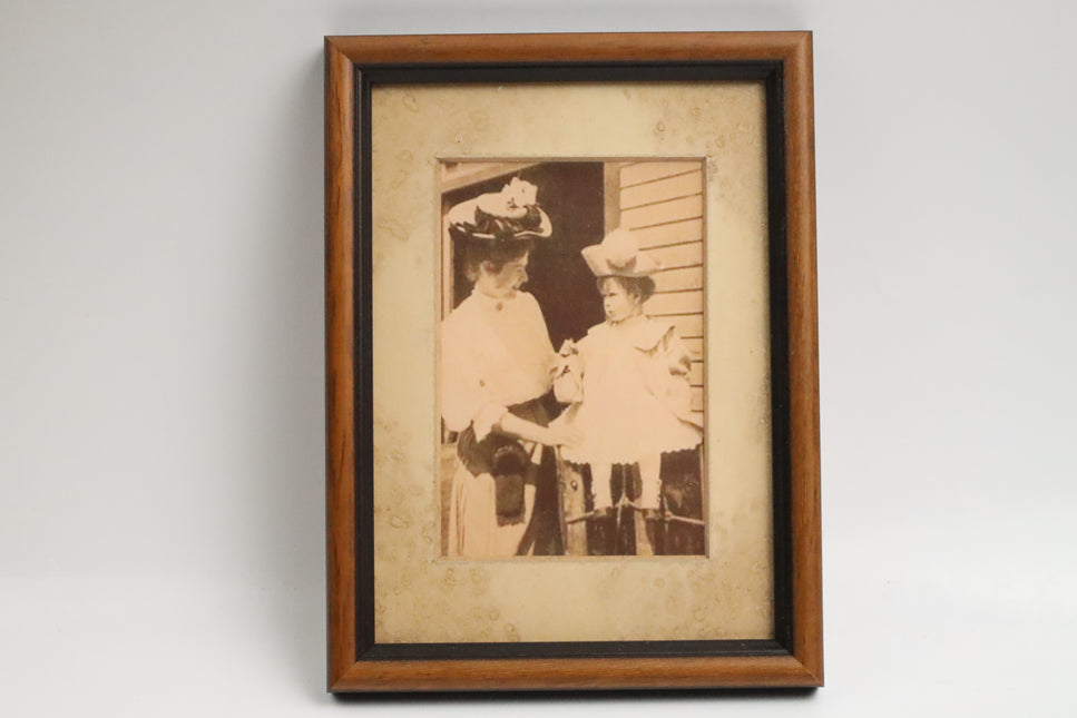 Poster achter glas 'Moeder en dochter'