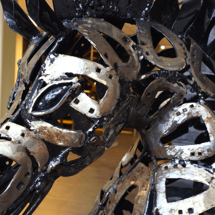 Beeld 'Rearing Iron Horse'