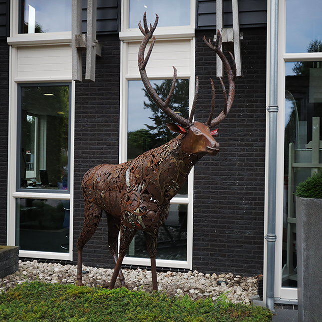 Beeld 'Iron Deer'