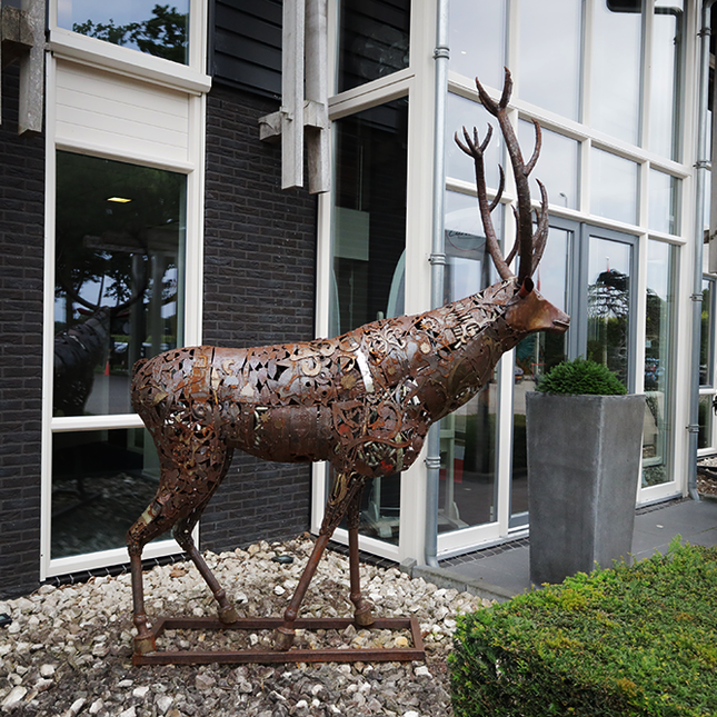Beeld 'Iron Deer'