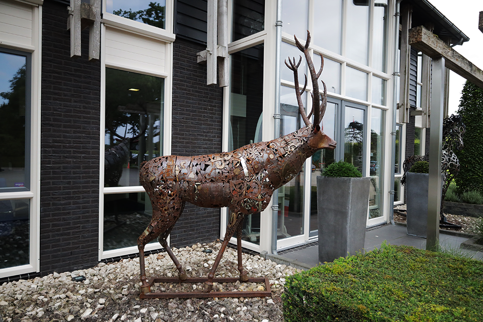 Beeld 'Iron Deer'