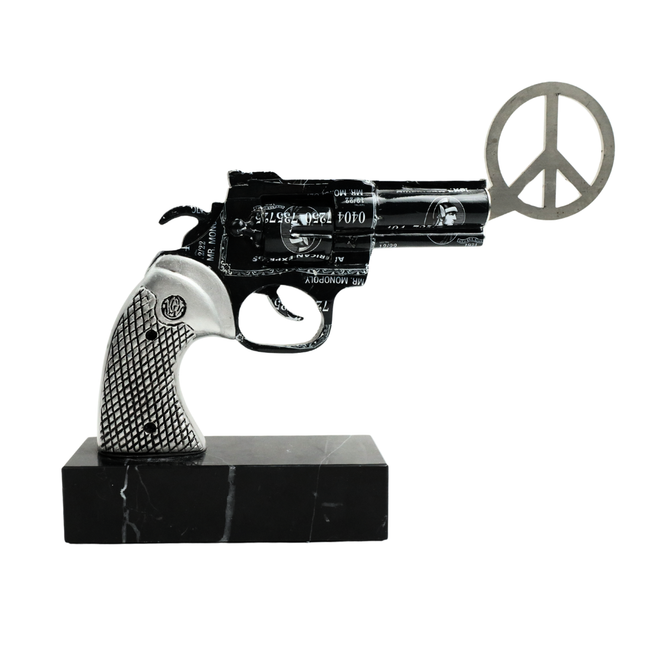 Beeld 'Art Against War'