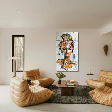 Schilderij 'Vrouw in Collage van Krantenknipsels'