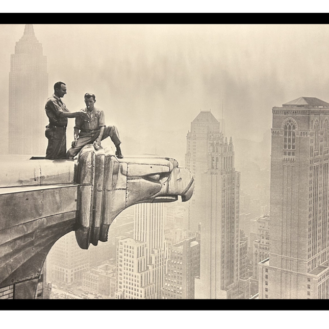 Ingelijste poster 'Workmen Smoking Atop Gargoyle'