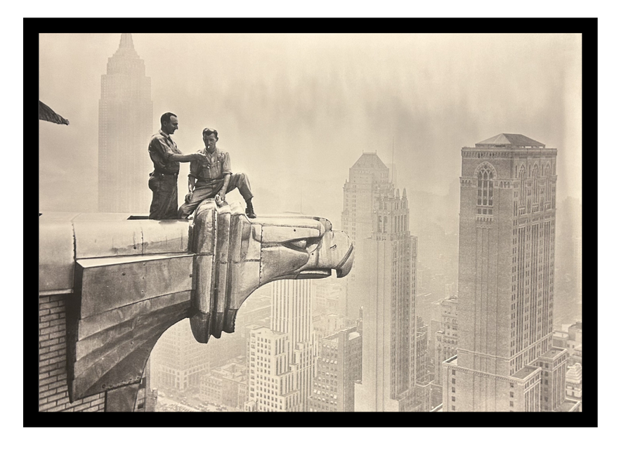 Ingelijste poster 'Workmen Smoking Atop Gargoyle'
