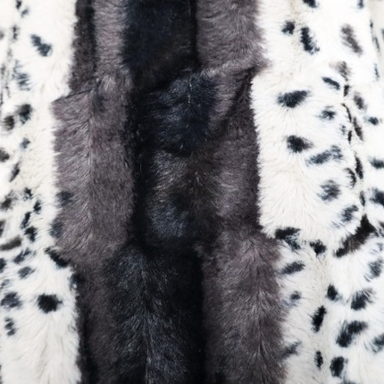 Sierkussen 'Fluffy panter'