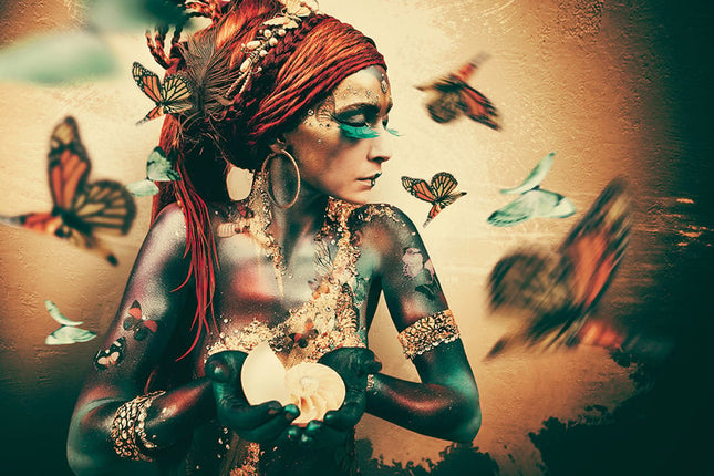 Aluart schilderij 'Woman with butterflies'