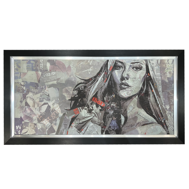 Canvas schilderij  'Vrouw in krantenknipsels'
