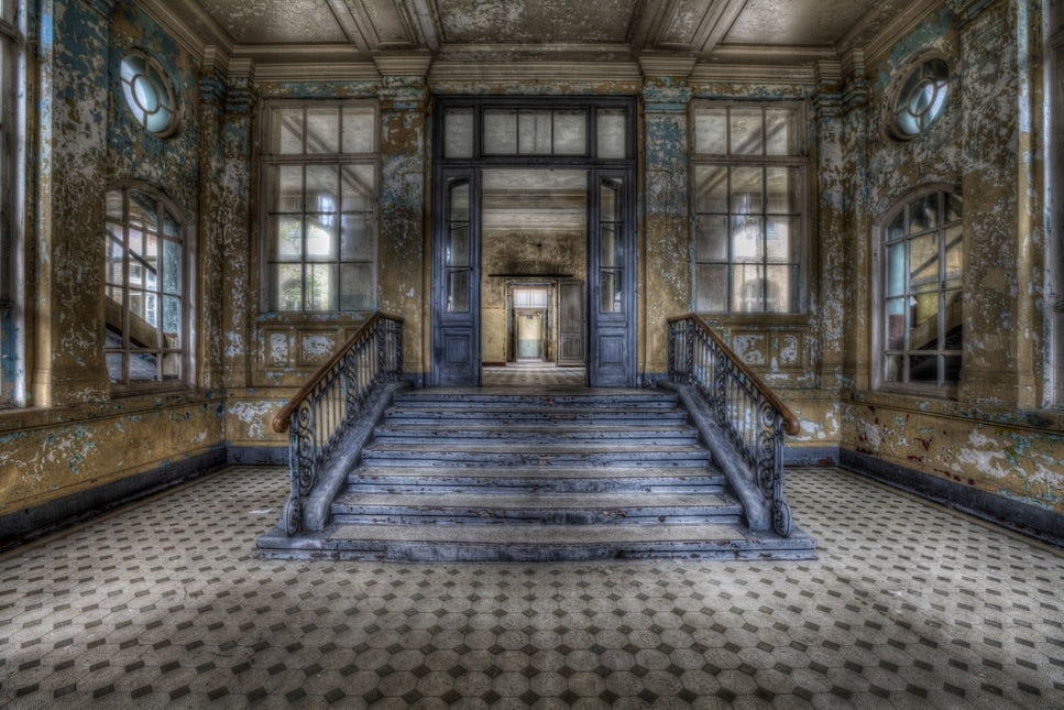 Glasschilderij 'Verlaten gebouw'