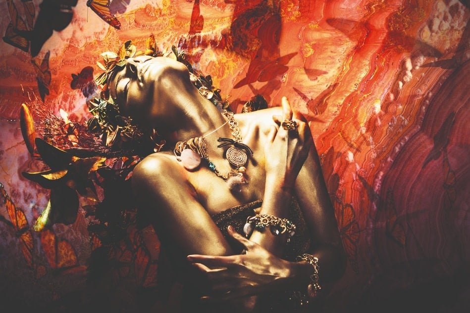 Schilderij 'Golden Jewellery Woman'