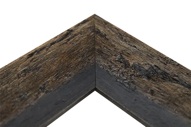 Hoek van een donkerbruin houten kader met textuur en verouderd effect