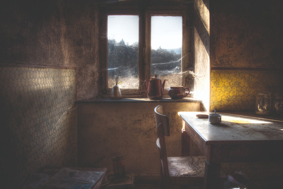 Schilderij 'Dusty table'