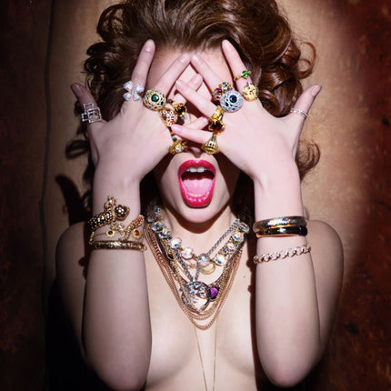 Aluart schilderij 'A Lot Of Jewellery'