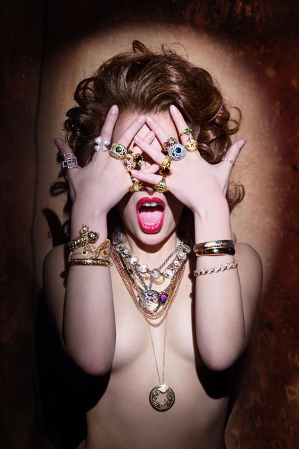Schilderij 'A Lot Of Jewellery'