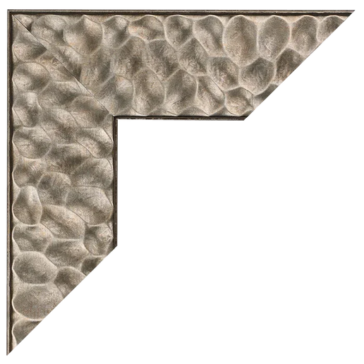 Hoek van decoratieve zilvergrijze metalen fotolijst met hamerslagpatroon