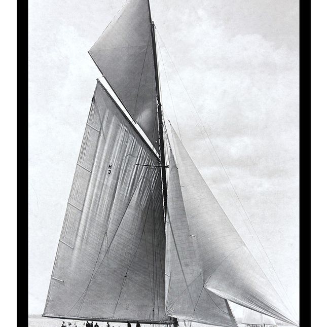 Ingelijste poster 'Sailboat in the Americans cup 1910'