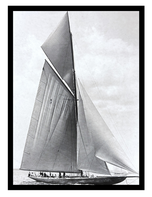 Ingelijste poster 'Sailboat in the Americans cup 1910'