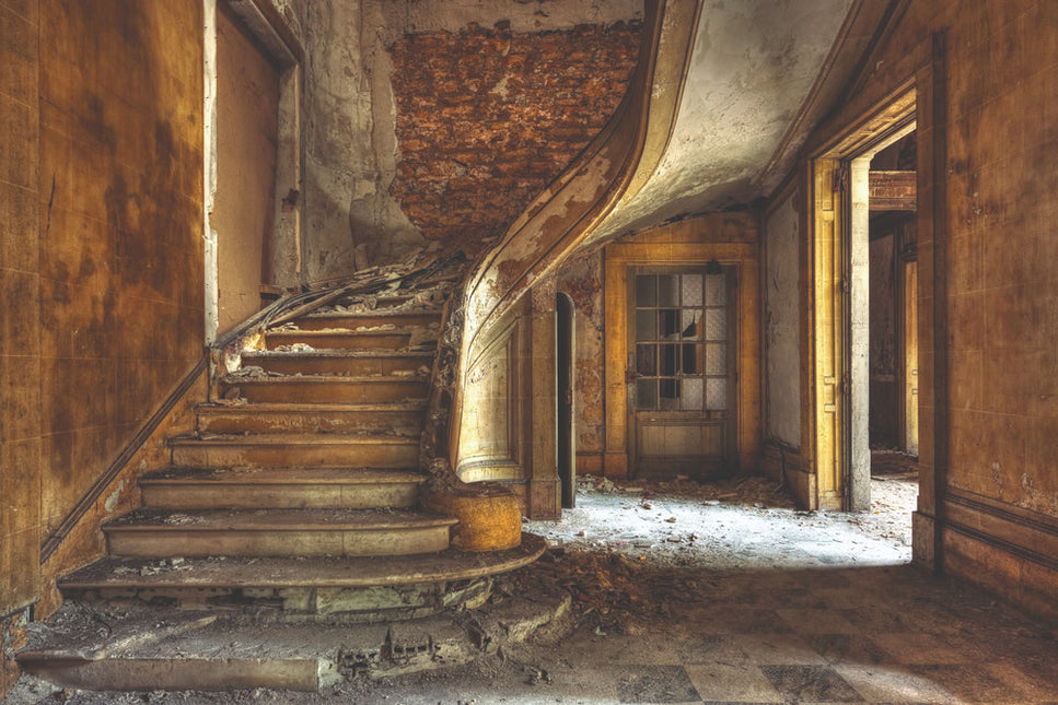 Schilderij 'Old wooden staircase'