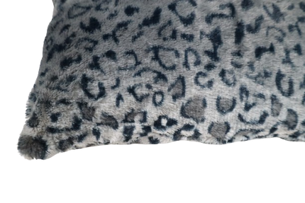 Sierkussen 'Fluffy panter'