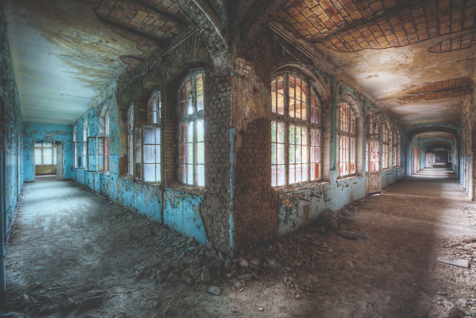 Schilderij 'Verlaten sanatorium'