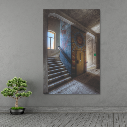 Aluart schilderij 'Kleurrijke liftschacht'