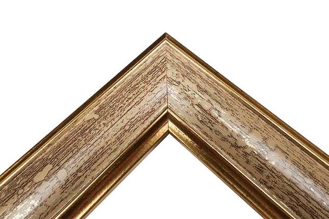 hoek van een antiek houten fotolijst met gouden en verweerde afwerking