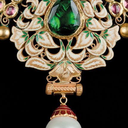 Aluart schilderij 'Close-up of Necklace'