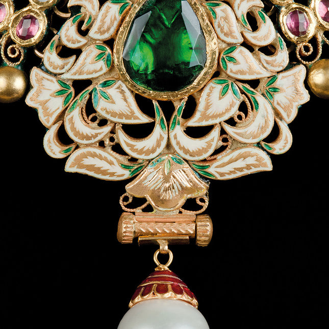 Aluart schilderij 'Close-up of Necklace'