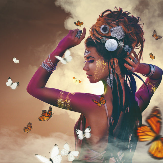 Aluart schilderij 'Woman with Butterflies'