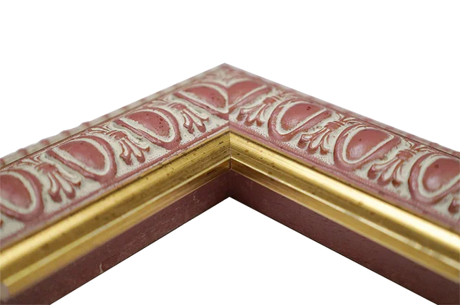 Close-up van een decoratieve klassieke fotolijst met rood-witte patronen en gouden binnenrand