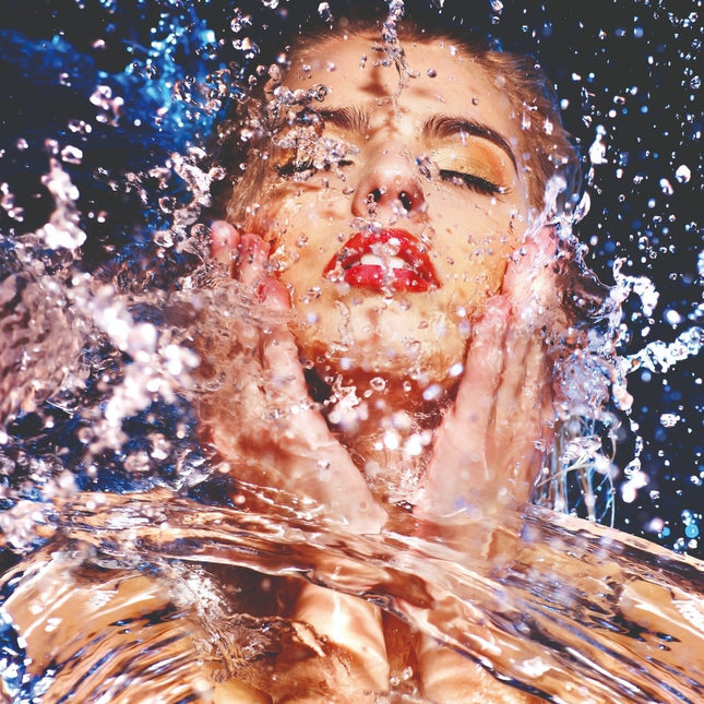 Aluart schilderij 'Splashing Face'