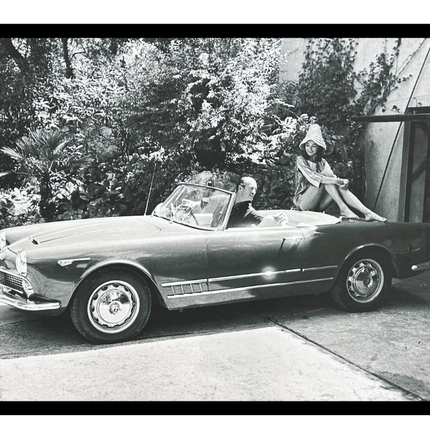 Ingelijste poster 'David Niven in the car'