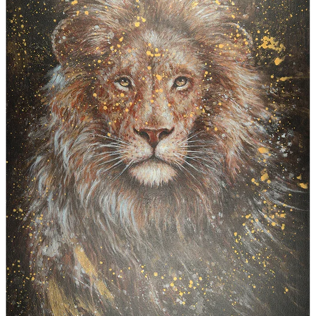 Schilderij van leeuwenkop met gedetailleerde manen en gouden verfspatten op donkere achtergrond