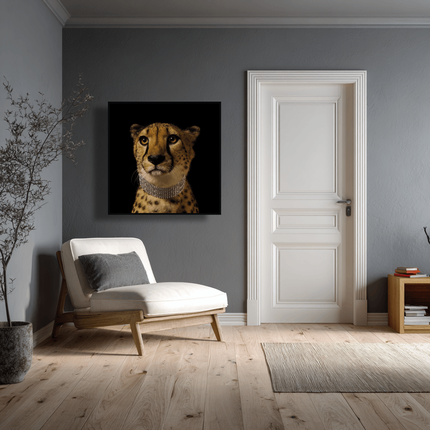 Ingelijste glasschilderij 'Cheetah with diamond collor'