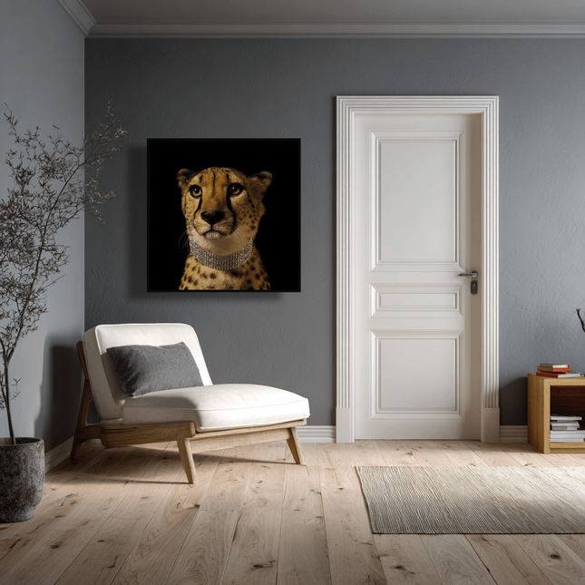 Ingelijste glasschilderij 'Cheetah with diamond collor'